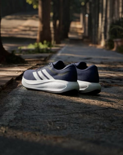 Tenis adidas response
